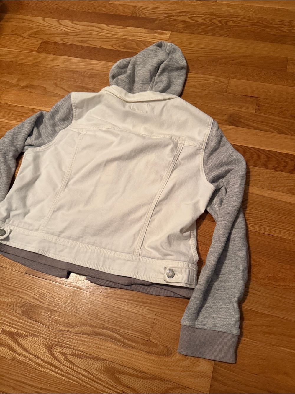 American Eagle Outfitters White Denim Jacket with Gray Hoodie Sleeves - Picture 10 of 10